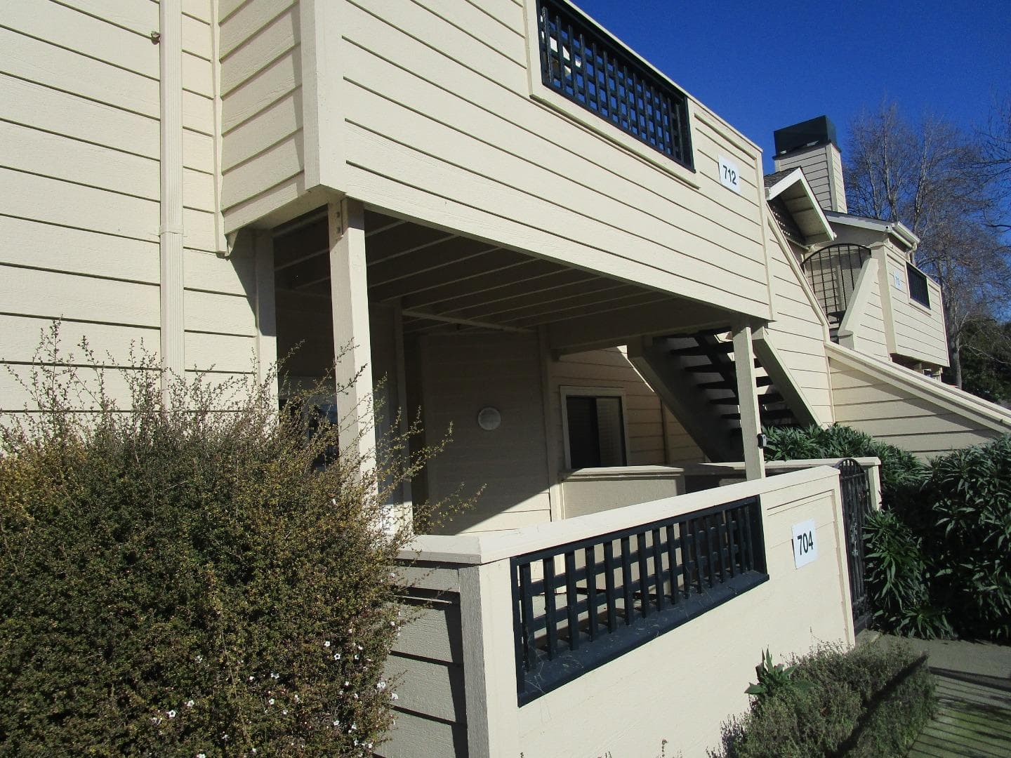 1201 Glen Cove Pkwy #704
