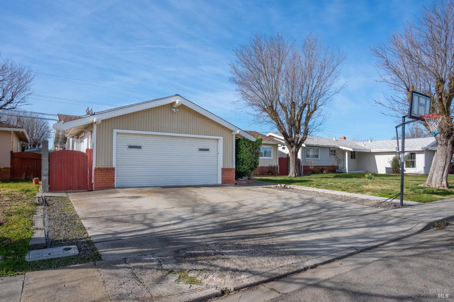 811 Rolling Green Dr