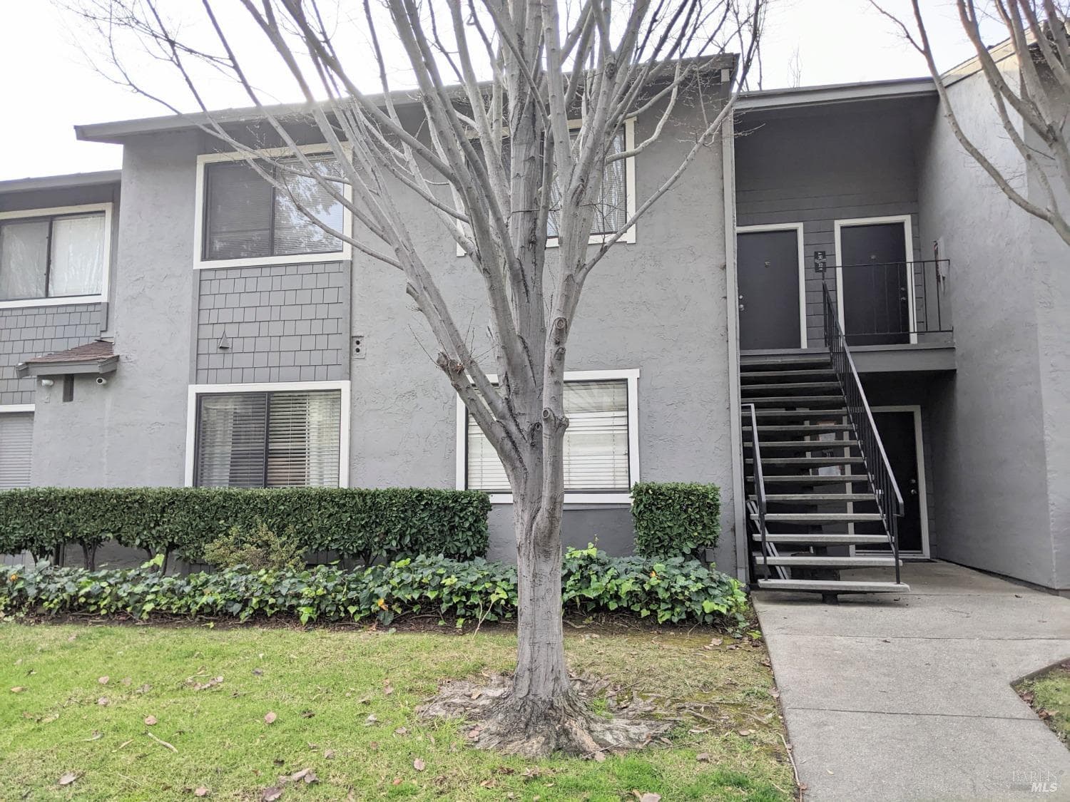 900 Cambridge Dr #32