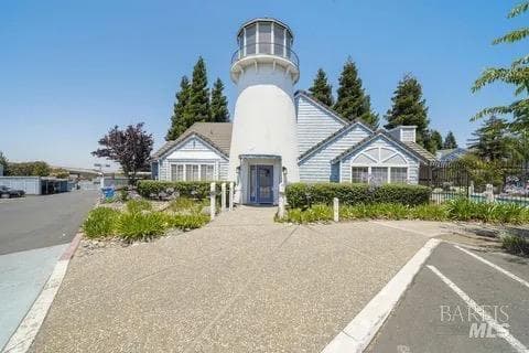 141 W Lighthouse Dr