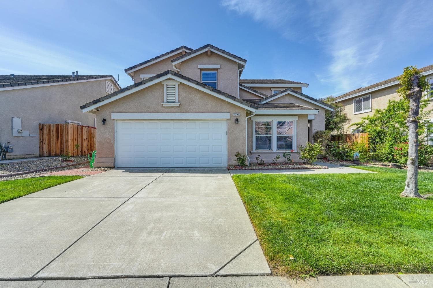 1233 Swan Lake Dr