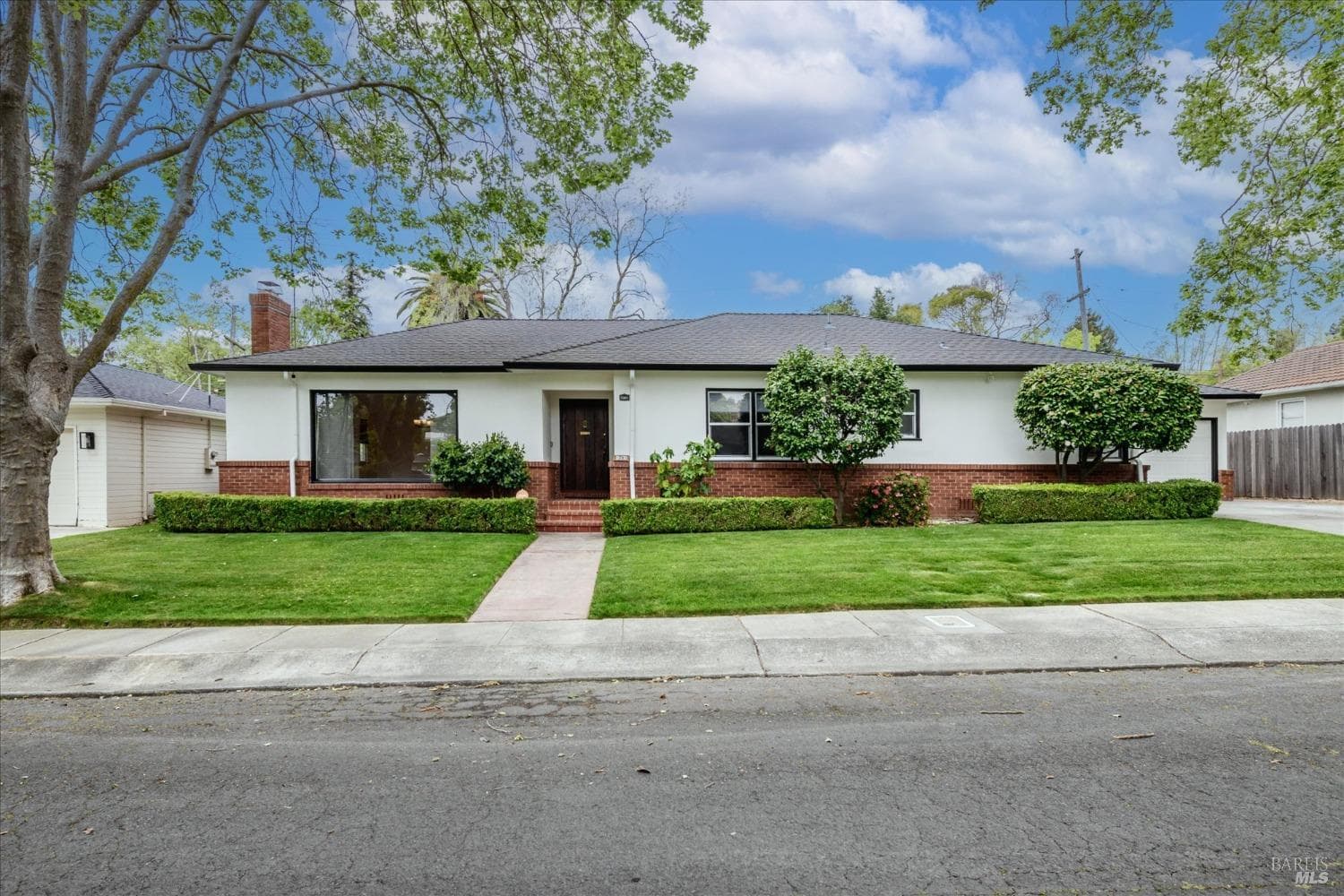 1361 Mariposa St