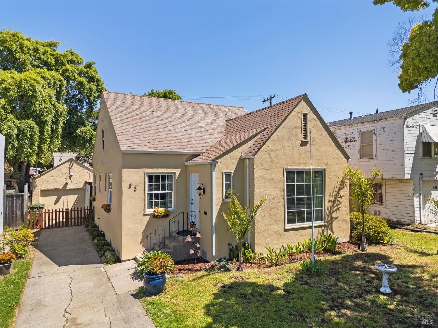 32 Muller St