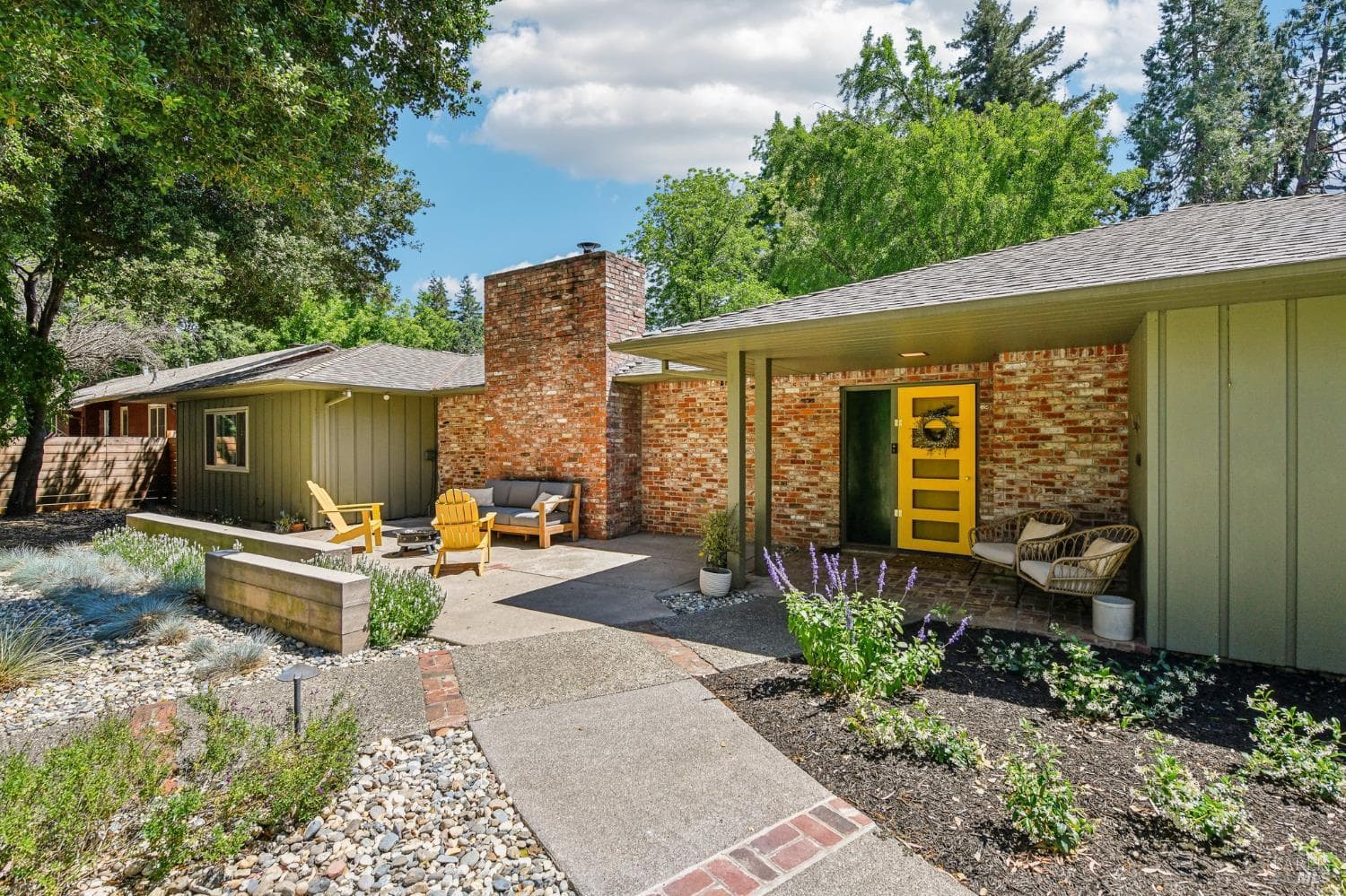 349 Buck Ave