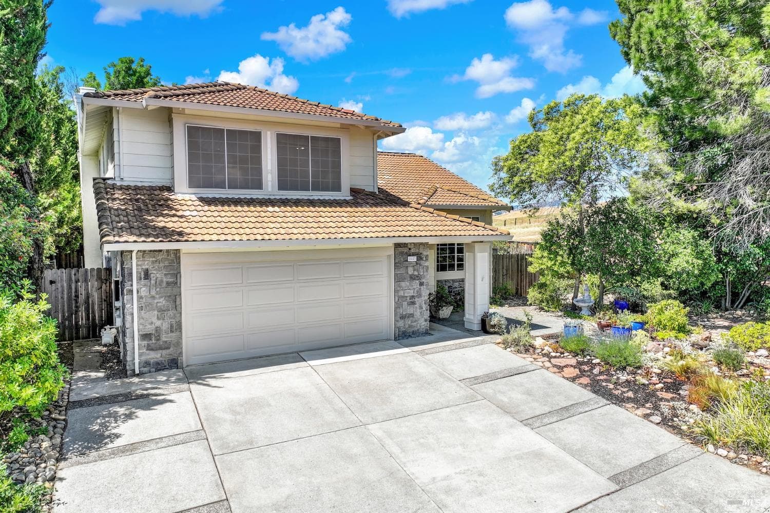 3327 Colonial Ct