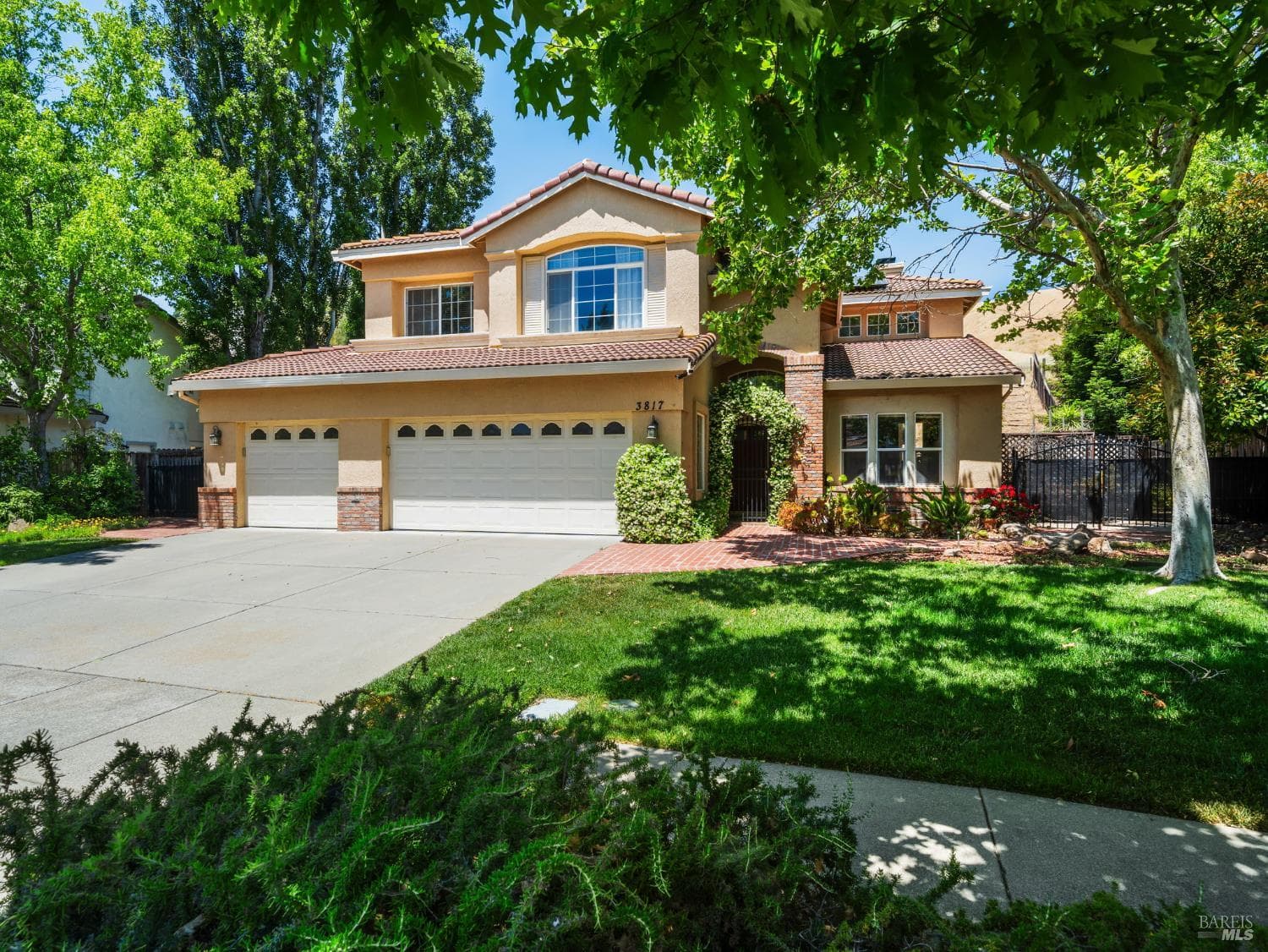 3817 Rollingwood Dr