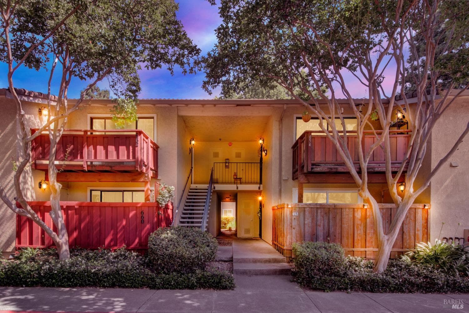 652 Arcadia Dr
