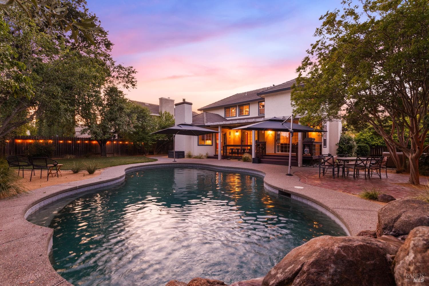 945 Granada Ln