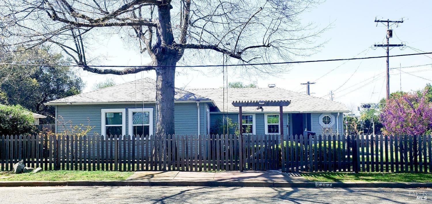 2347 Alameda St